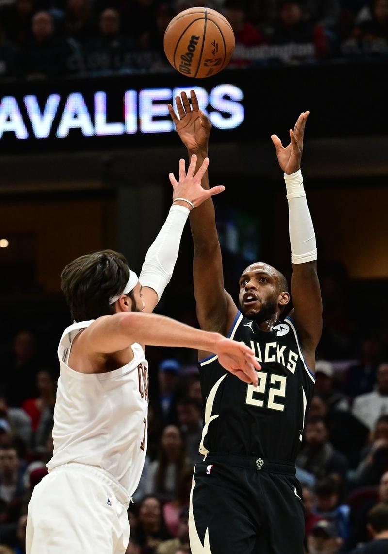 密尔沃基雄鹿训练开放日，关键时刻强势反弹引欢呼，NBA常规赛在即，赛季目标并未改变的简单介绍